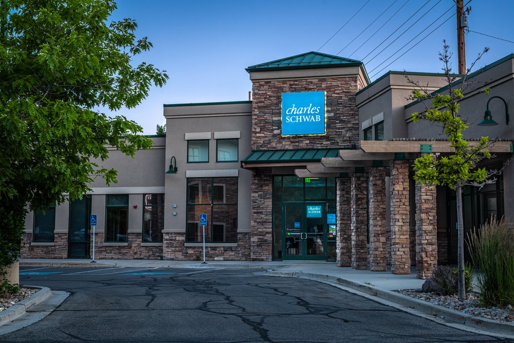 Photo of Charles Schwab