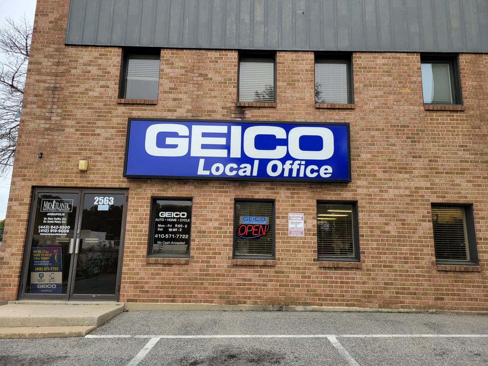 Photo of GEICO Insurance Agent