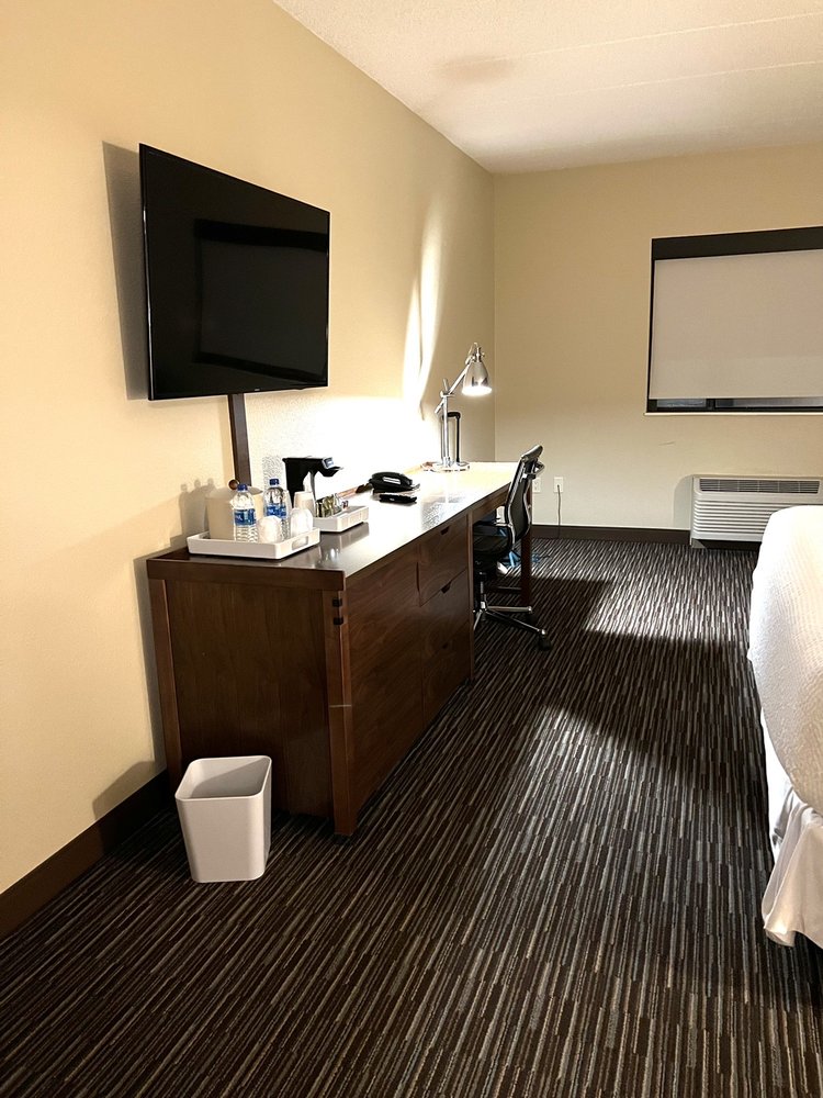 Photo of Four Points by Sheraton Milwaukee Airport