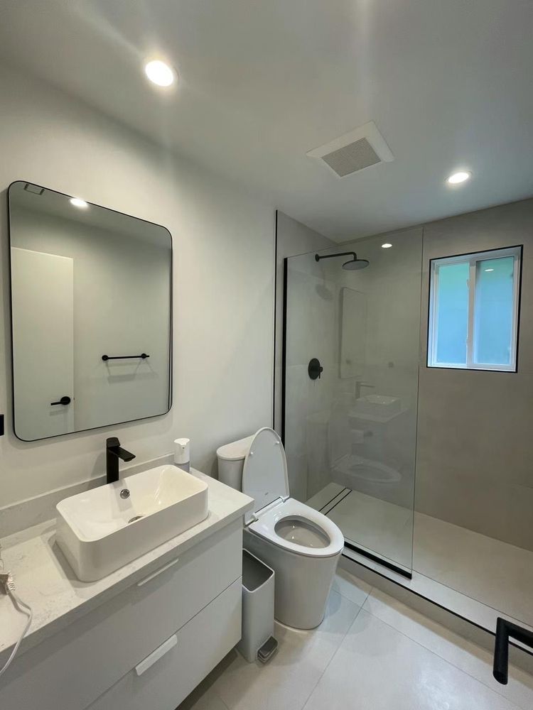 Photo of iGlass Shower