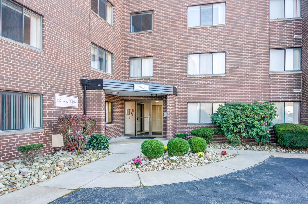 Photo of Bryn Mawr Apartments
