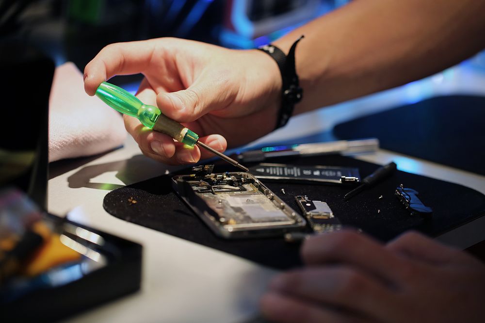 Photo of Vivian’s phone & tablet repair
