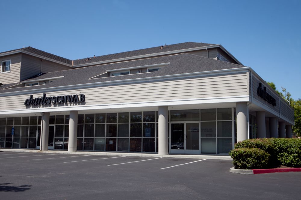 Photo of Charles Schwab