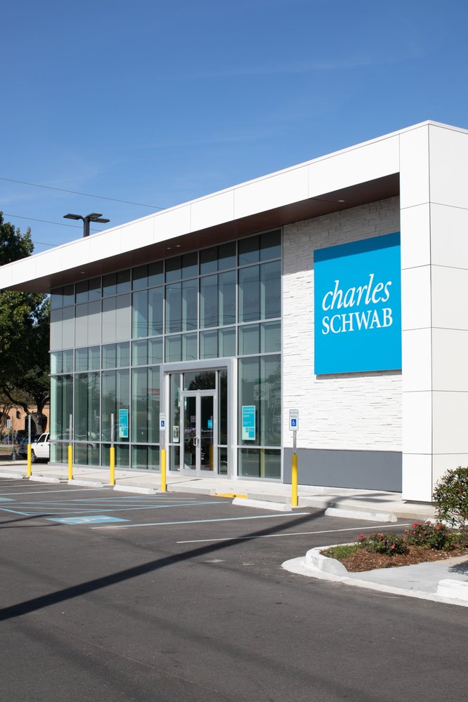 Photo of Charles Schwab