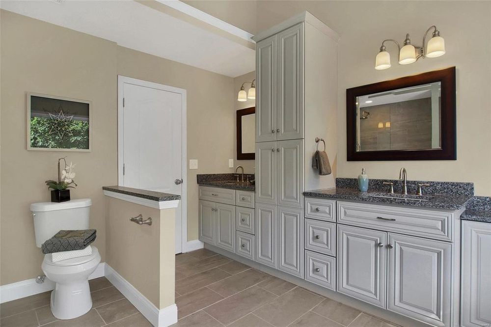Photo of Show Me Granite Showroom