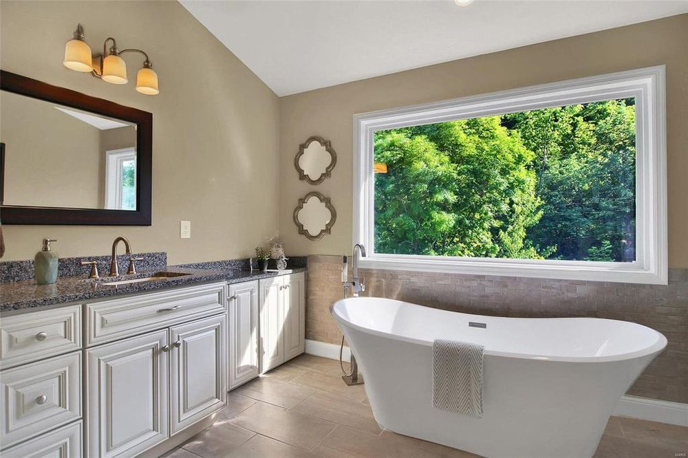 Photo of Show Me Granite Showroom