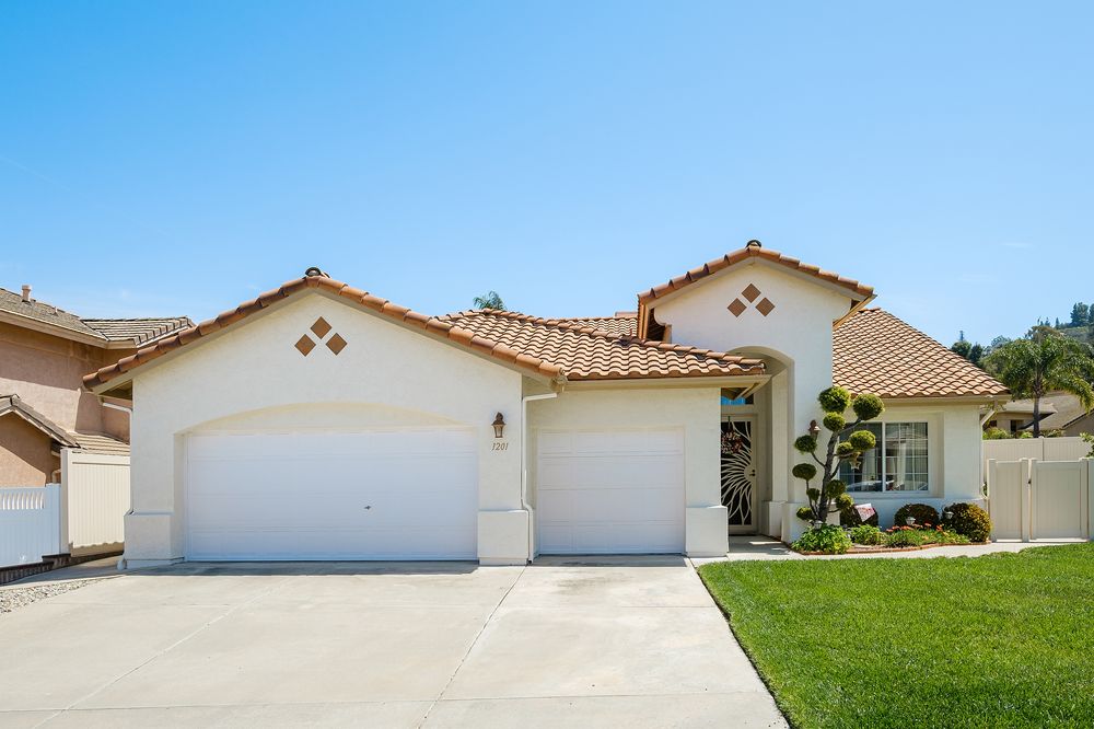 Photo of Tina Etue - E2 Realty