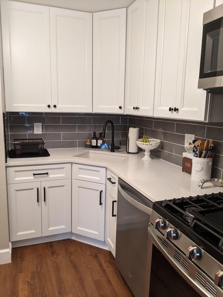 Photo of Flooring & Cabinet Outlet