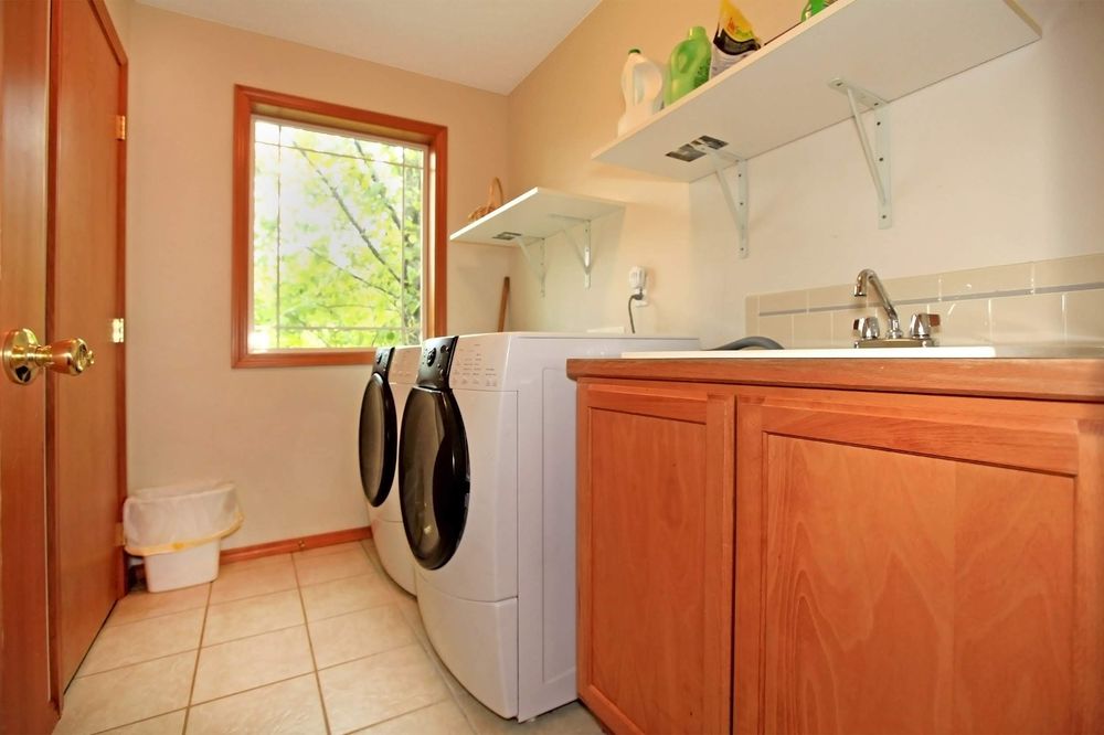 Photo of Appliance Repair Tech