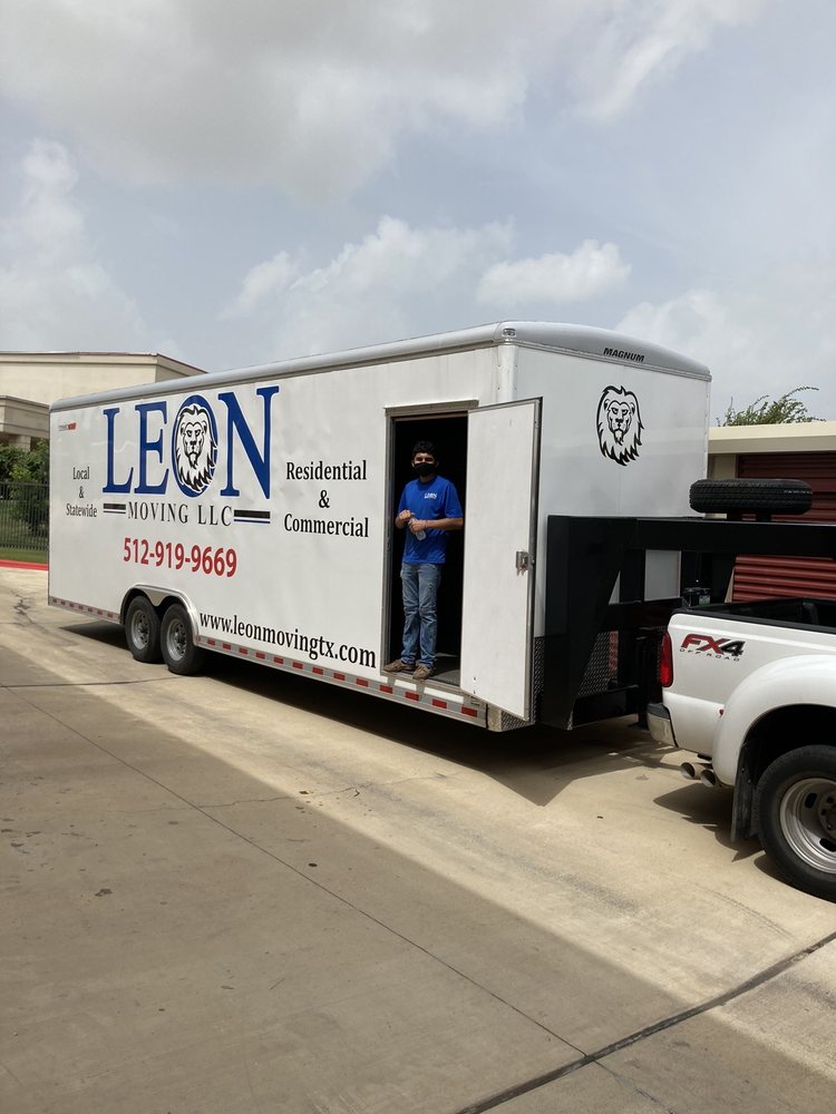 Photo of Leon Moving