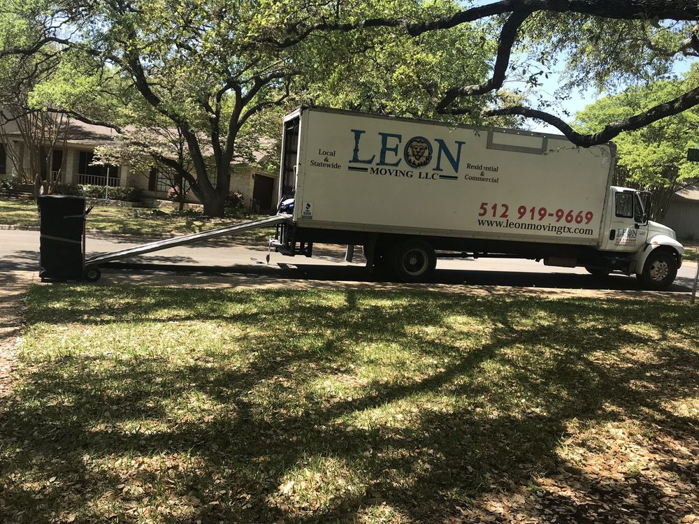 Photo of Leon Moving