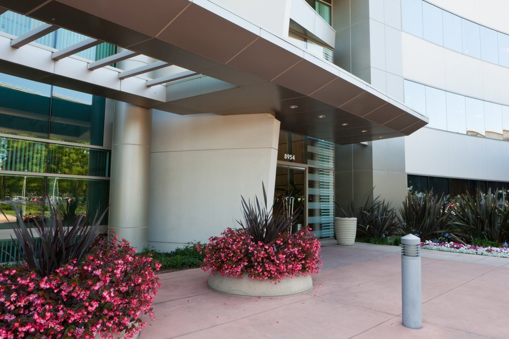 Photo of Charles Schwab