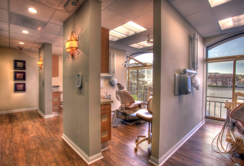 Photo of Nazanin Barkhodari, DDS Practice
