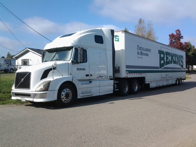 Photo of Bekins Northwest moving families and businesses with friendly professionalism