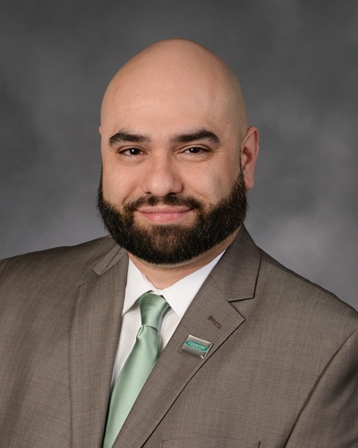 Photo of COUNTRY Financial Silverio ith a complimentary Insurance and Financial Review