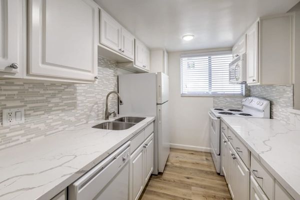 Photo of Del Rio Apartments in West Los Angeles