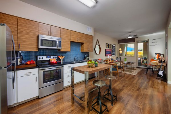 Photo of Wilshire La Brea Apartments