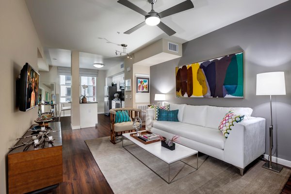 Photo of Wilshire La Brea Apartments