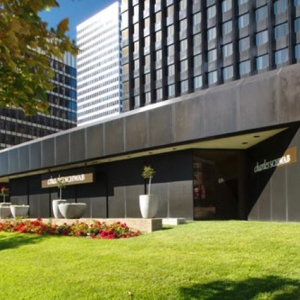 Photo of Charles Schwab