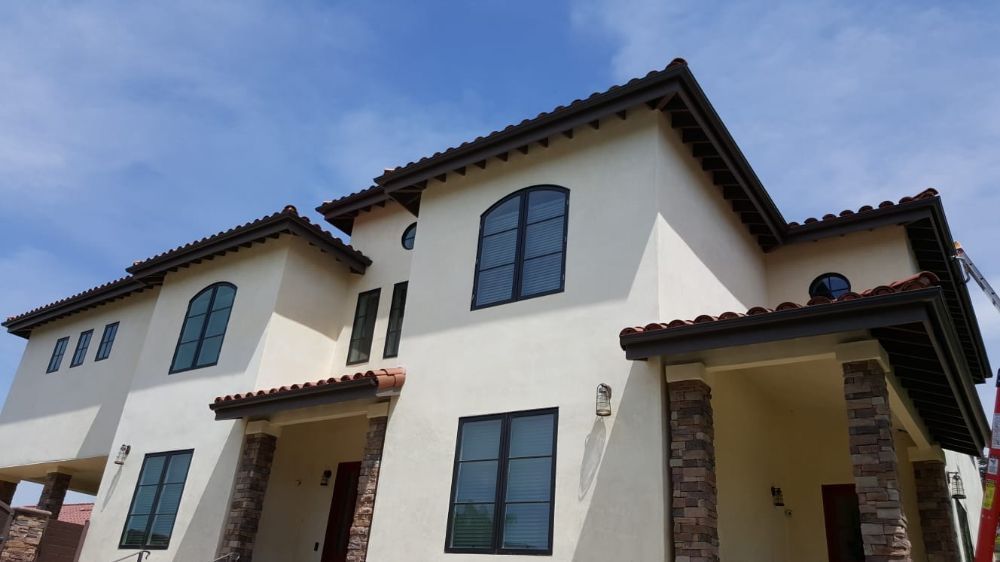 Photo of Seamless Rain Gutter Guzman