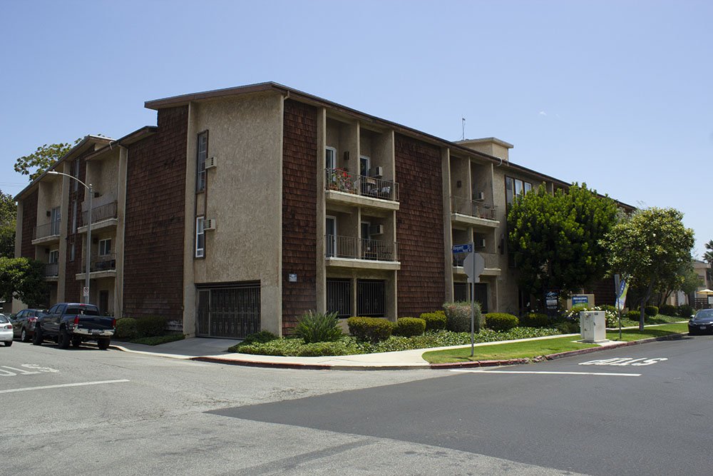 Photo of 3708 Watseka Apartments