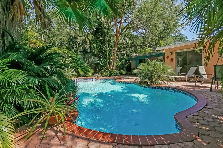 Photo of Lisa Fox - Coldwell Banker Real Estate
