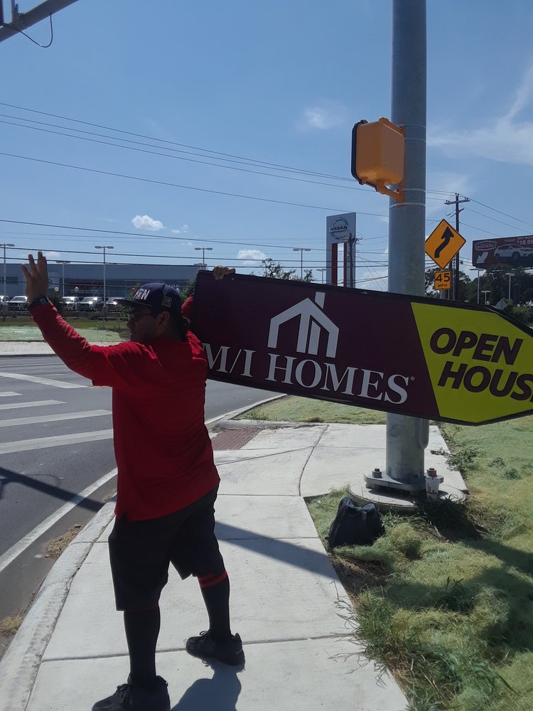 Photo of AArrow Sign Spinners San Antonio