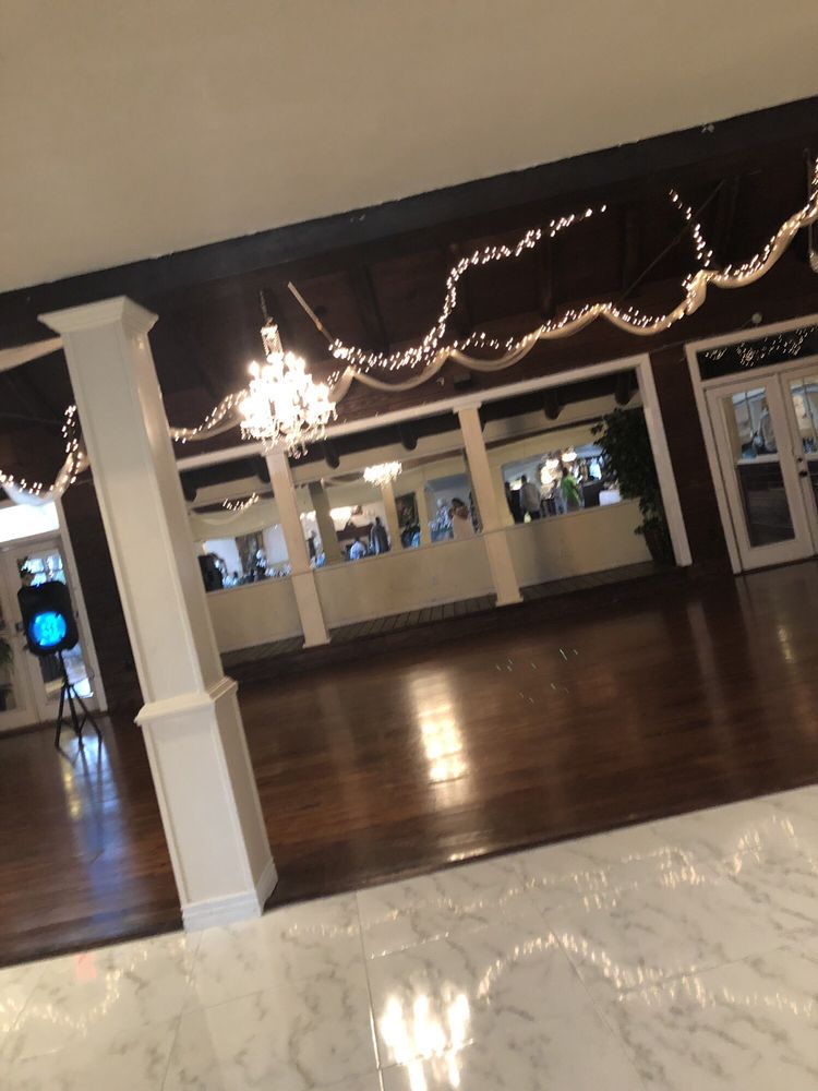Photo of Magnolia Gardens on Main