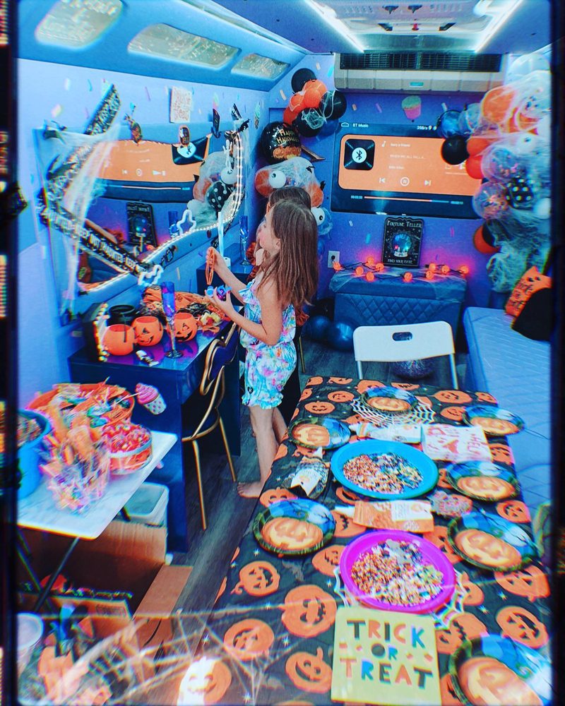 Photo of Kuties & Kupcakes Mobile Party Bus