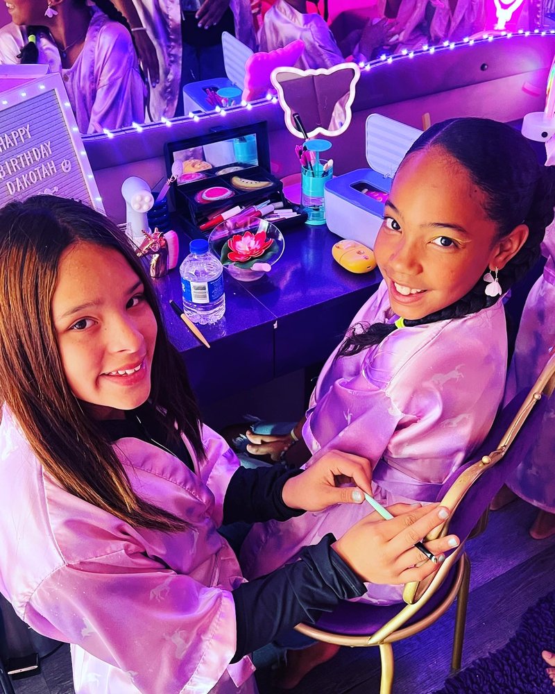Photo of Kuties & Kupcakes Mobile Party Bus