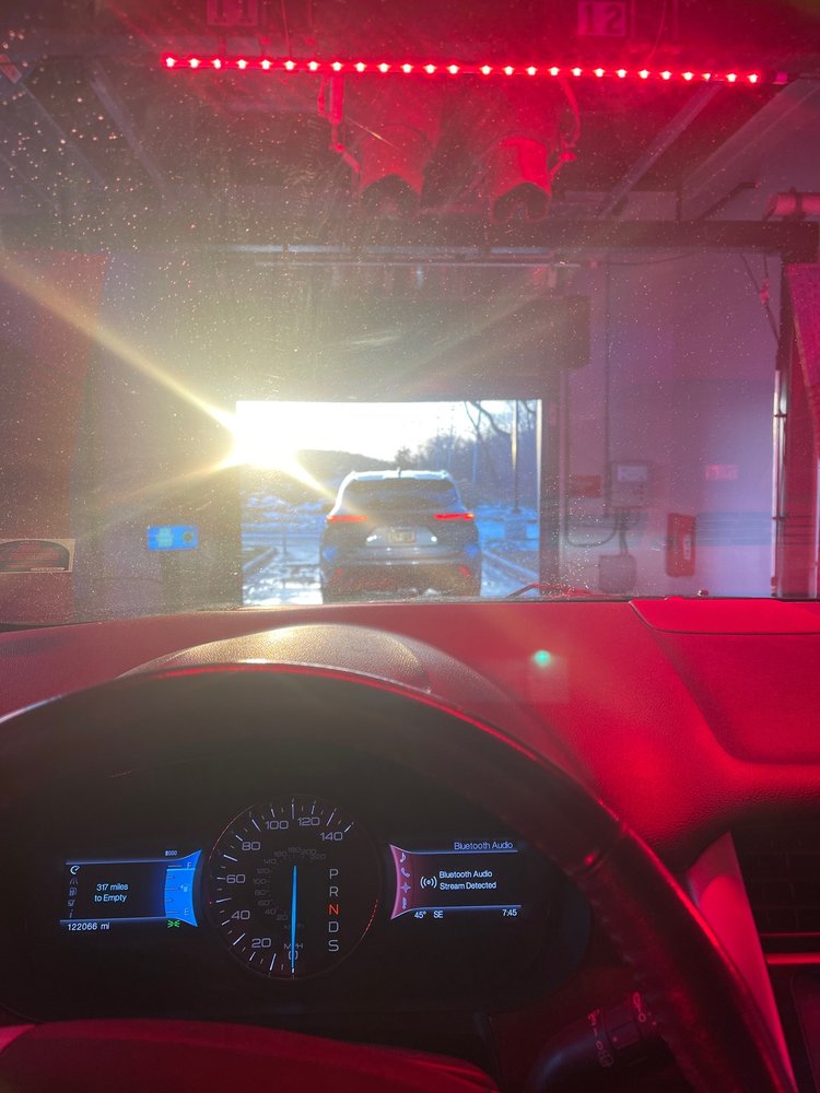 Photo of Jilly's Car Wash - Glendale
