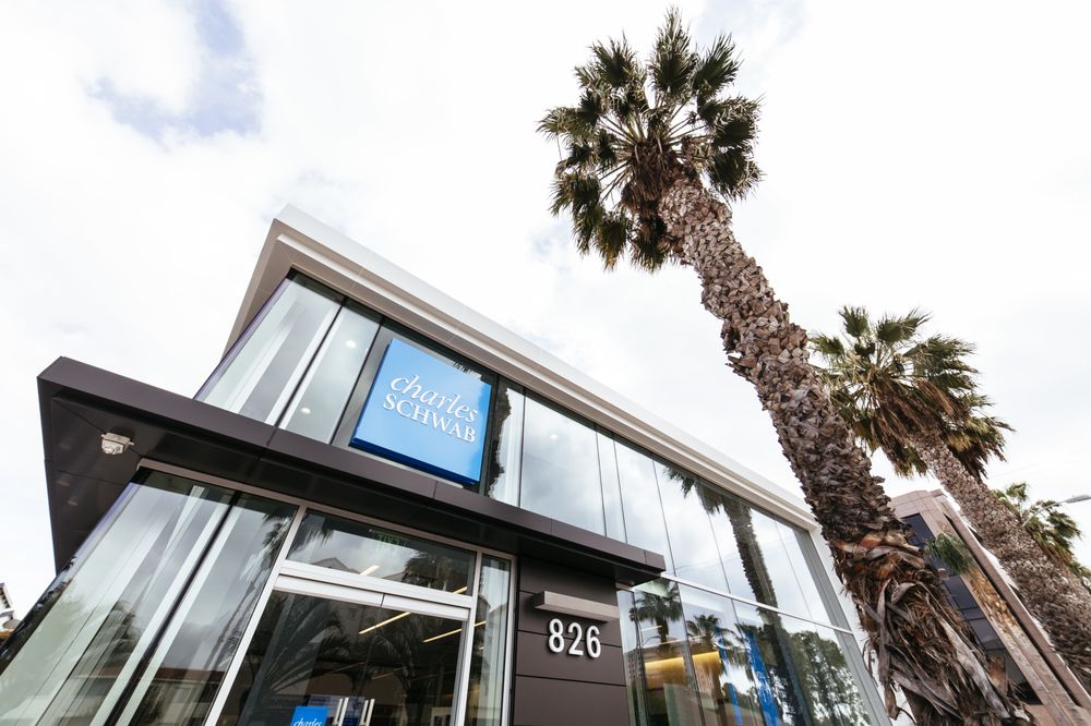 Photo of Charles Schwab