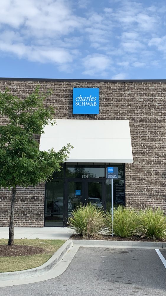 Photo of Charles Schwab
