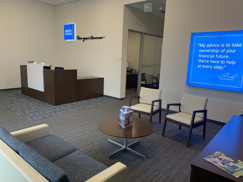 Photo of Charles Schwab
