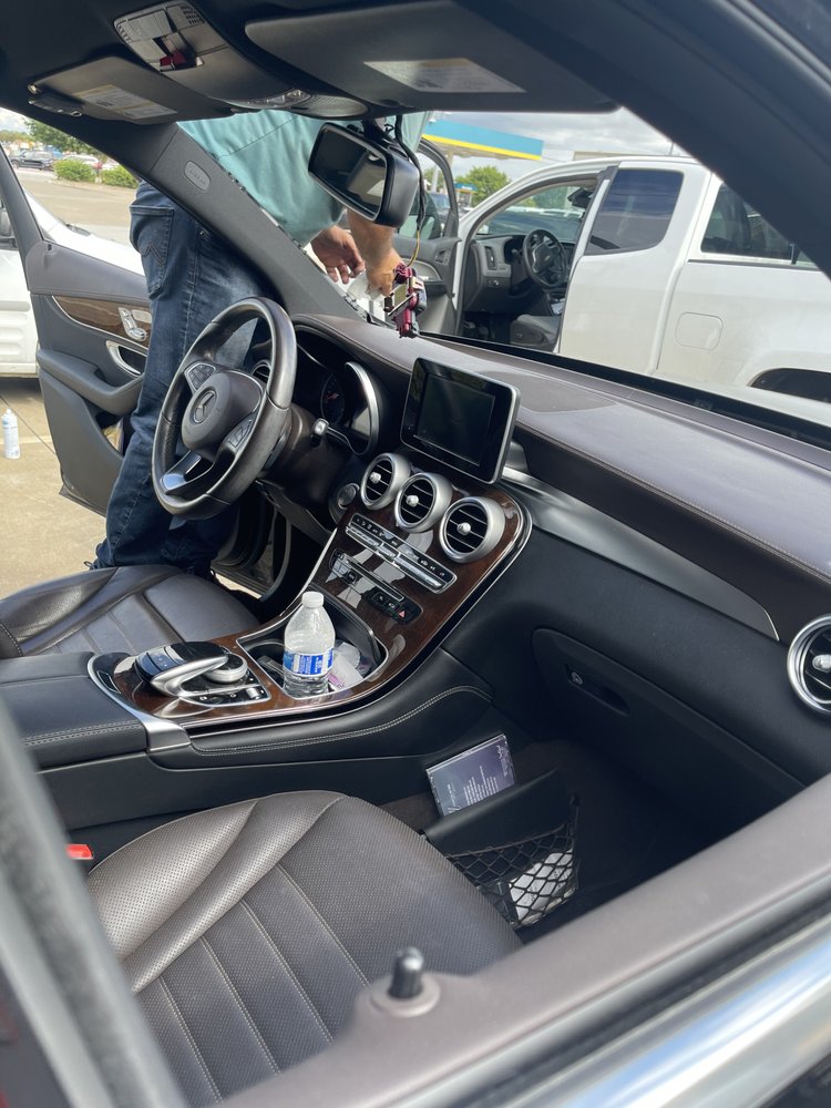 Photo of Saber auto glass