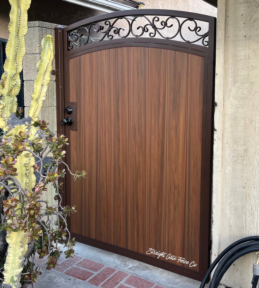 Photo of Straight Gate Fence