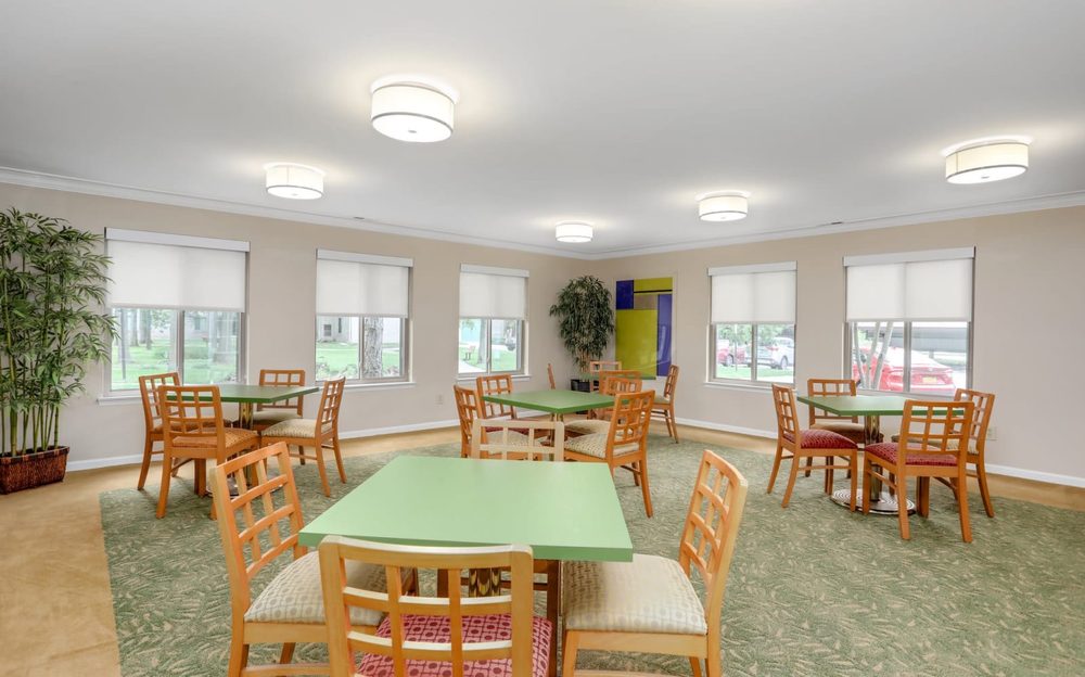 Photo of Farmington Oaks Apartments