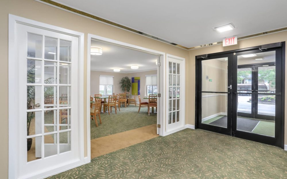 Photo of Farmington Oaks Apartments