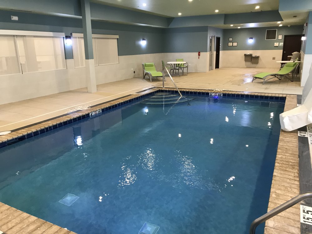 Photo of Holiday Inn Express & Suites Pittsburgh - Monroeville