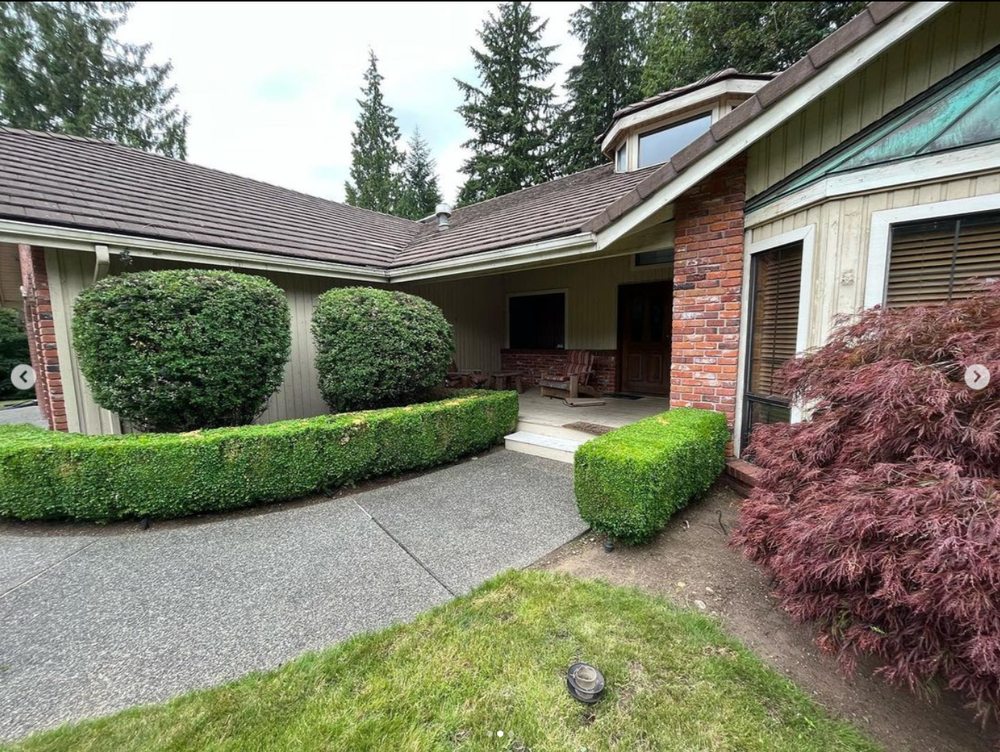 Photo of West Coast Garden's Lawn Care Service.