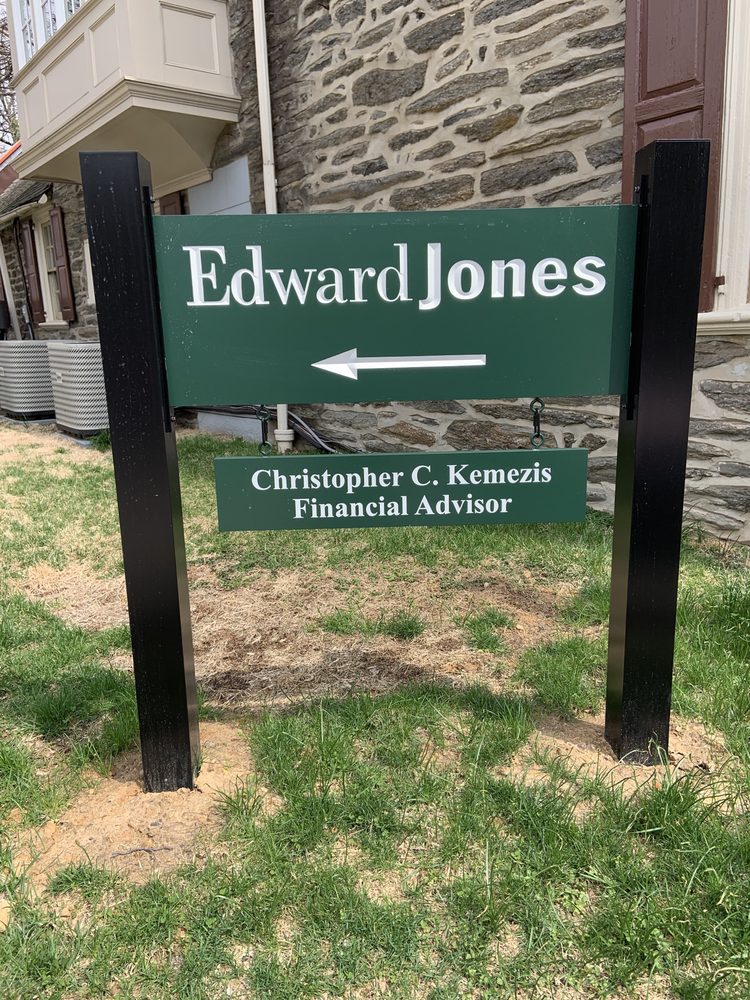 Photo of Edward Jones - Financial Advisor: Christopher C Kemezis