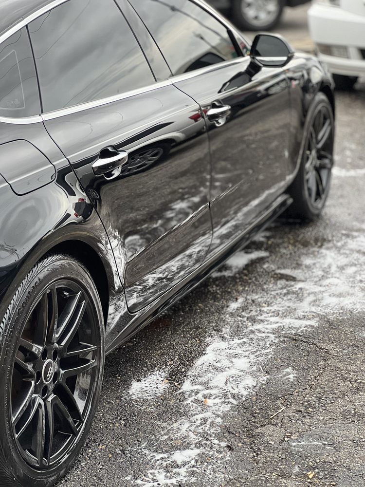 Photo of Splashy Wavy Luxury Detailing