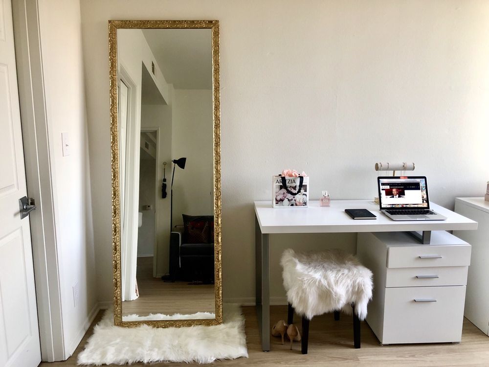 Photo of LA Mirror Man