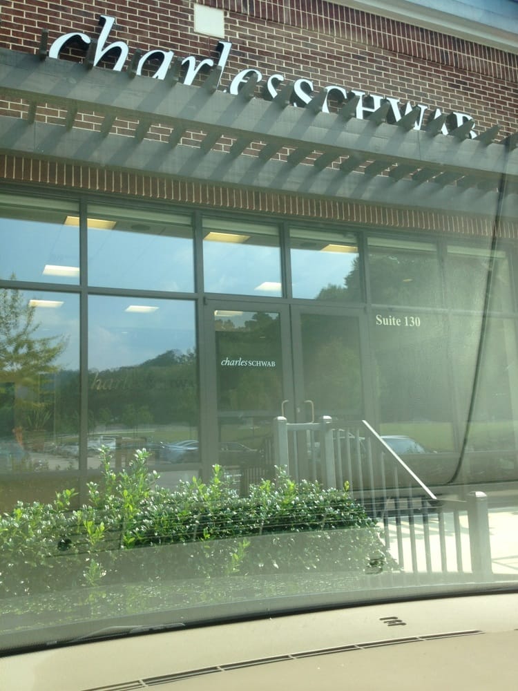 Photo of Charles Schwab