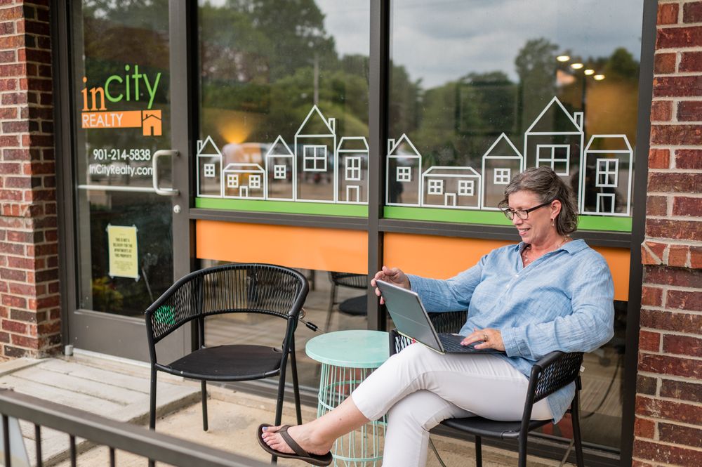 Photo of Debbie Sowell - InCity Realty