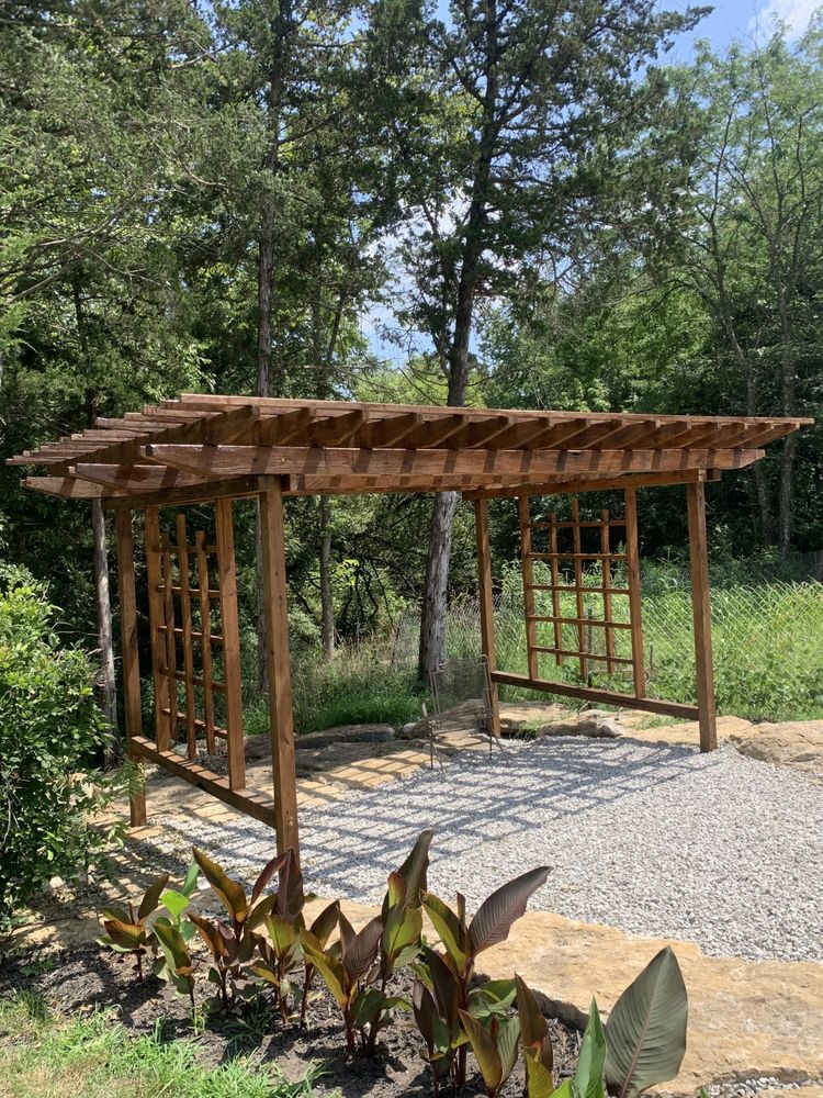 Photo of PickNix Deck and Fence Staining