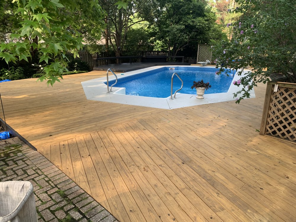 Photo of PickNix Deck and Fence Staining