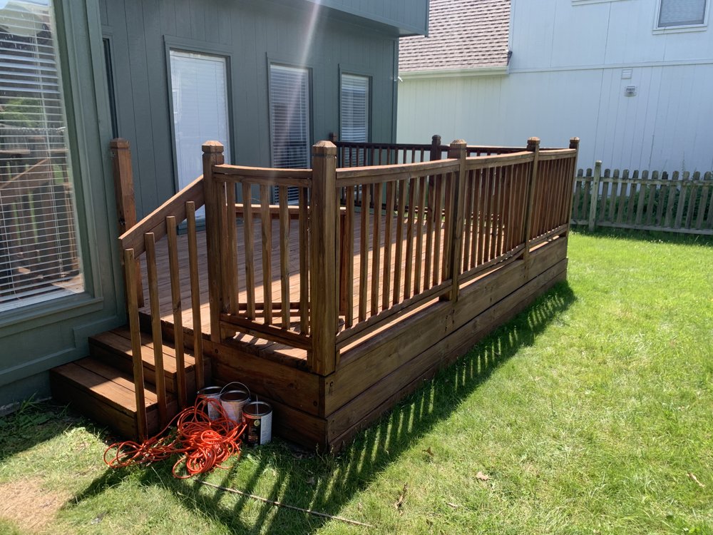 Photo of PickNix Deck and Fence Staining