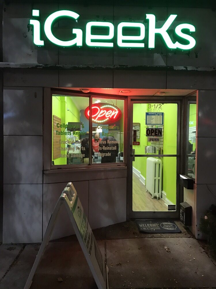 Photo of iGeeks