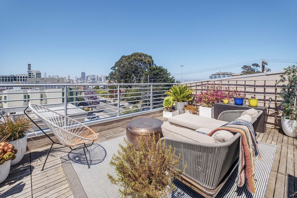 Photo of Renee Gonsalves - Compass Real Estate